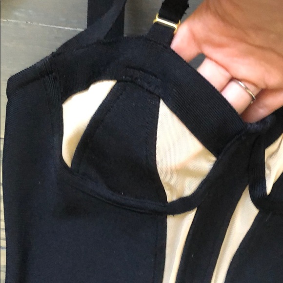 The iconic bandage black dress - Picture 3 of 4